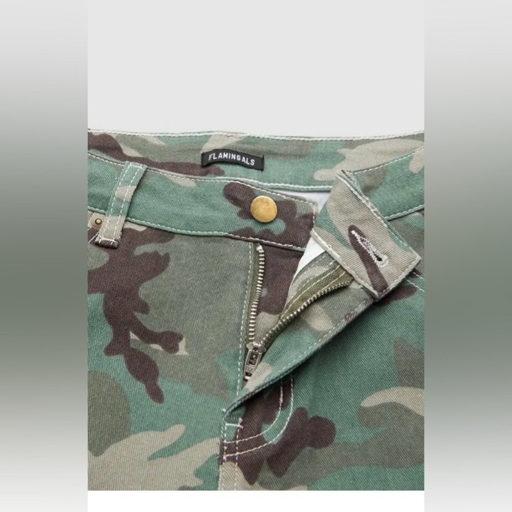 Flamingals Camo Mid Rise Straight Leg Jeans Size Large NWT - Picture 6 of 12
